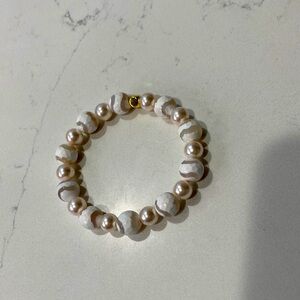 Snowballs Bracelet - White striped Agate with Pearls in 7”